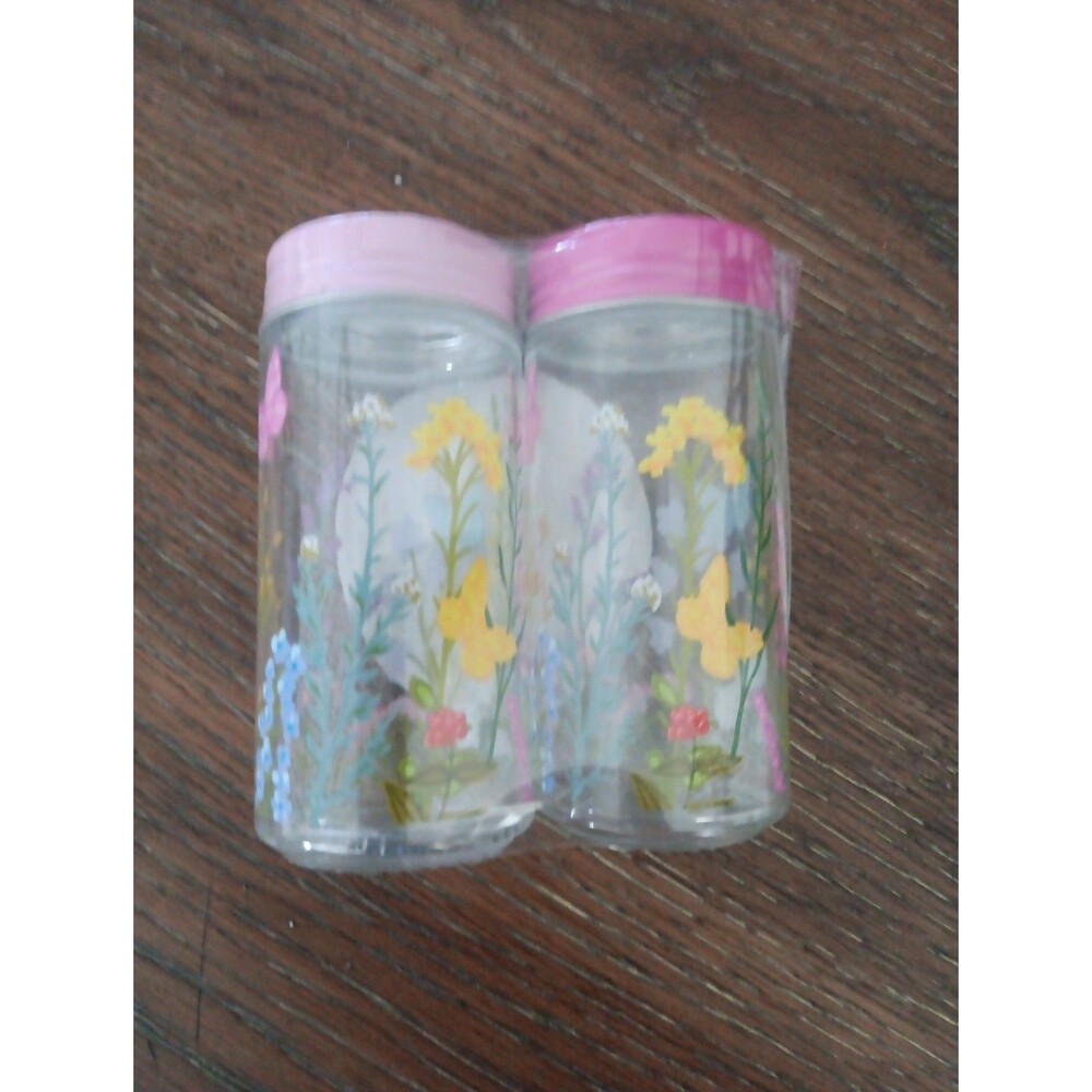 New Dolly Parton Set Of 2 Spice Shakers Pink W/ Butterflies & Wildflowers Sealed
